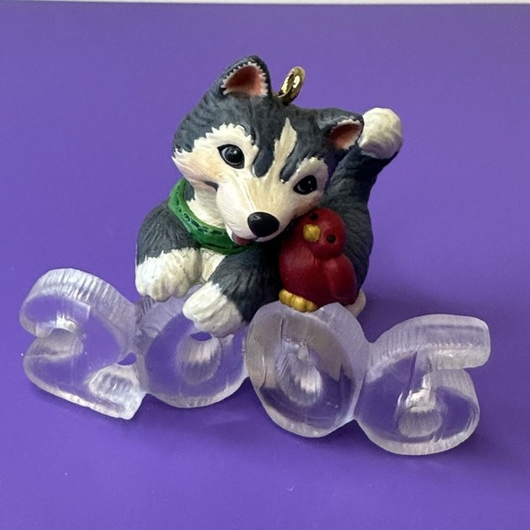 Hallmark Cool Decade 2006 Husky Dog Polar Animal Figurines Dated Discontinued - Picture 5 of 5